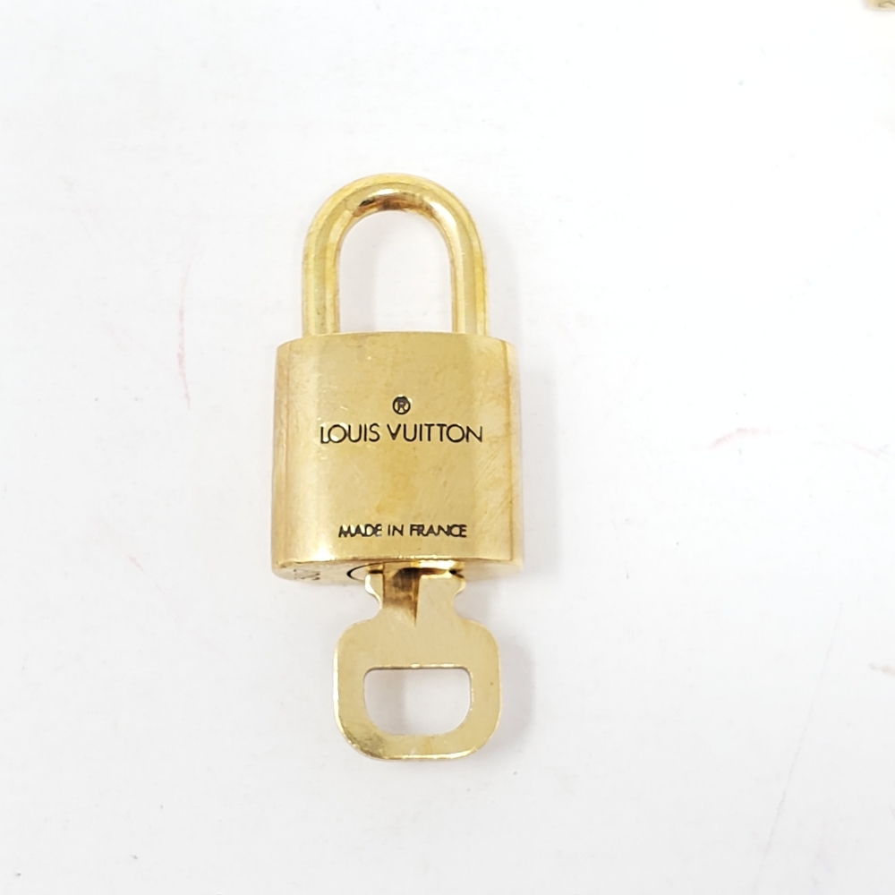 100% Authentic Louis Vuitton 1 Locks and 1 Key - Picture 13 of 13